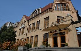 Yerevan Deluxe Hotel