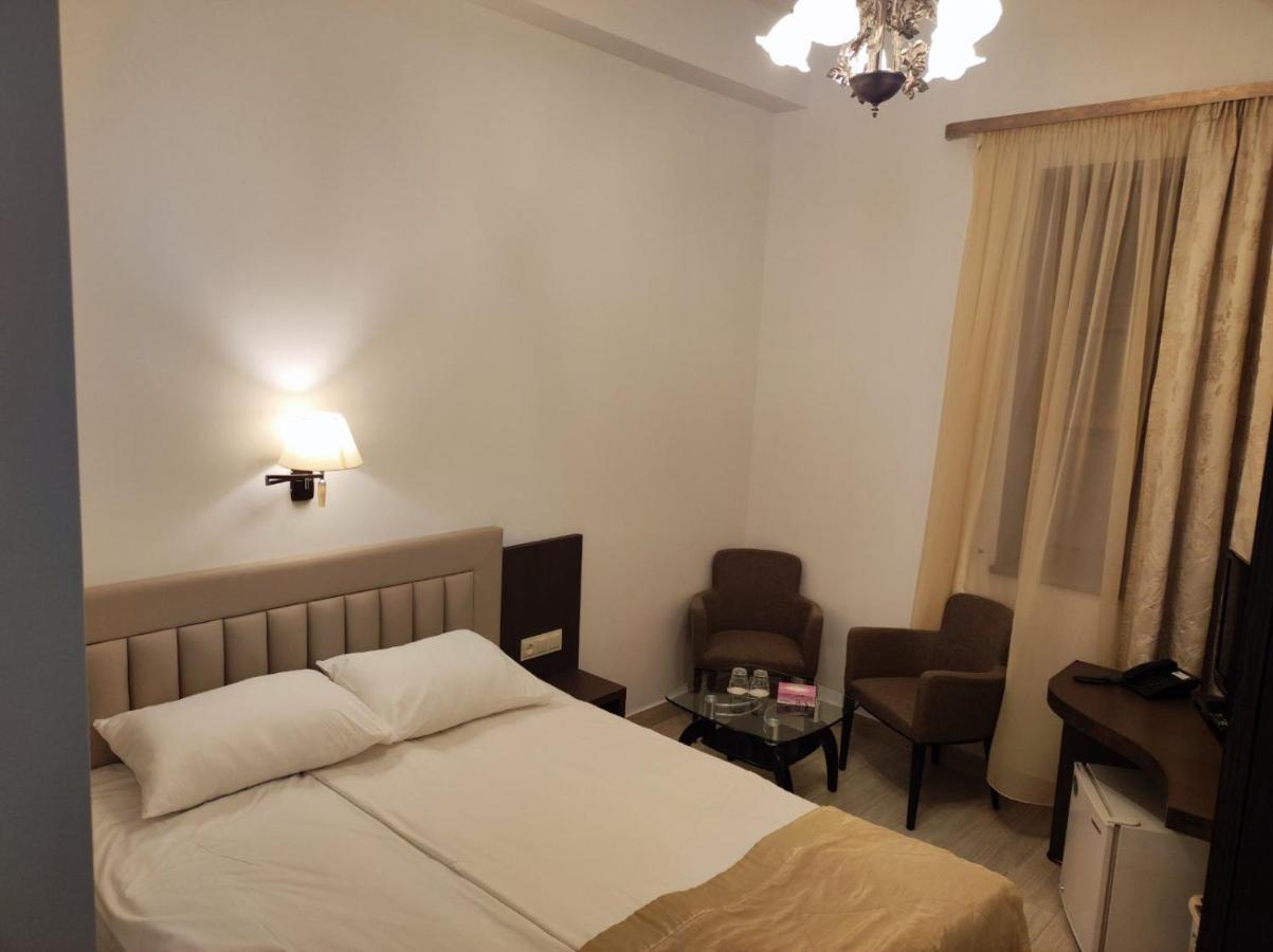 Yerevan Deluxe Hotel Zewnętrze zdjęcie