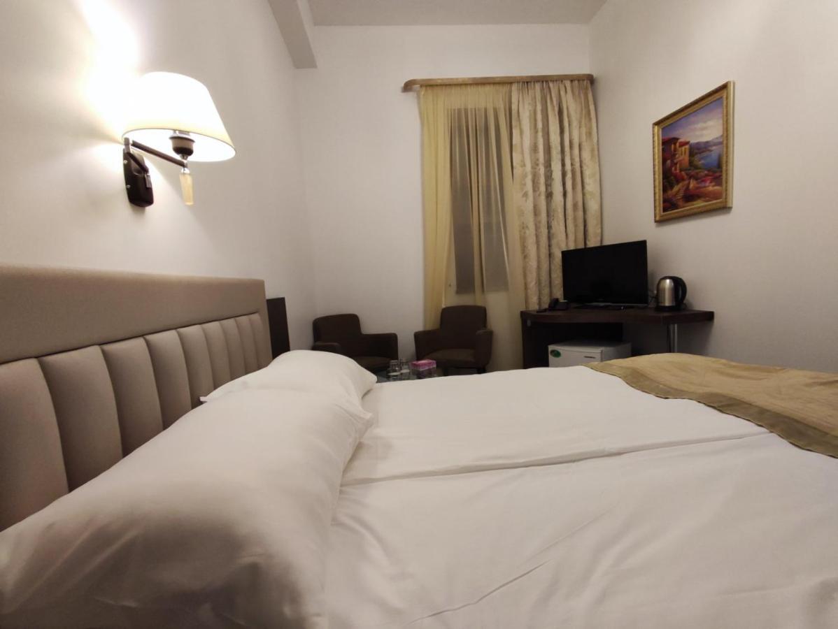 Yerevan Deluxe Hotel Zewnętrze zdjęcie