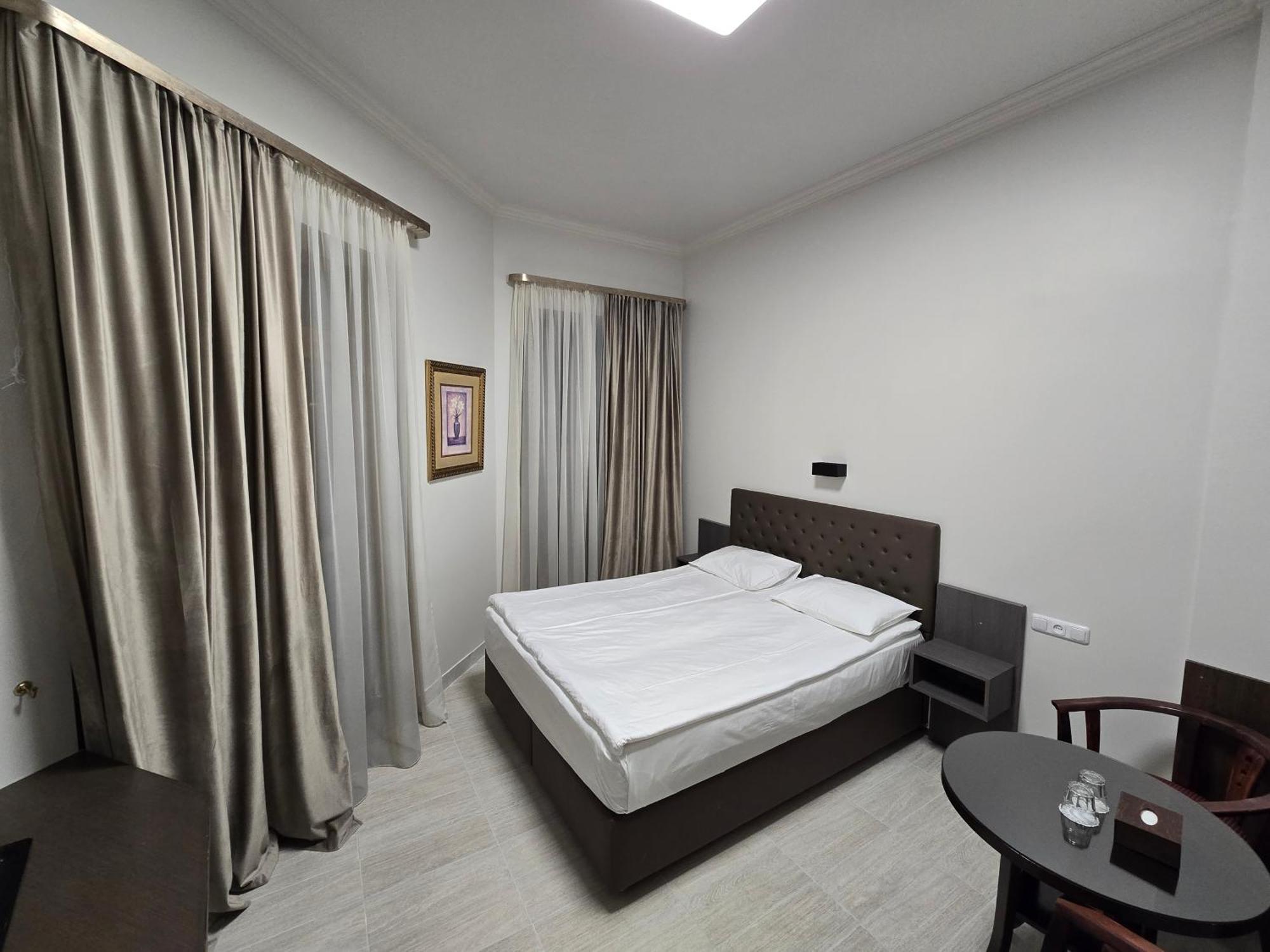 Yerevan Deluxe Hotel Zewnętrze zdjęcie
