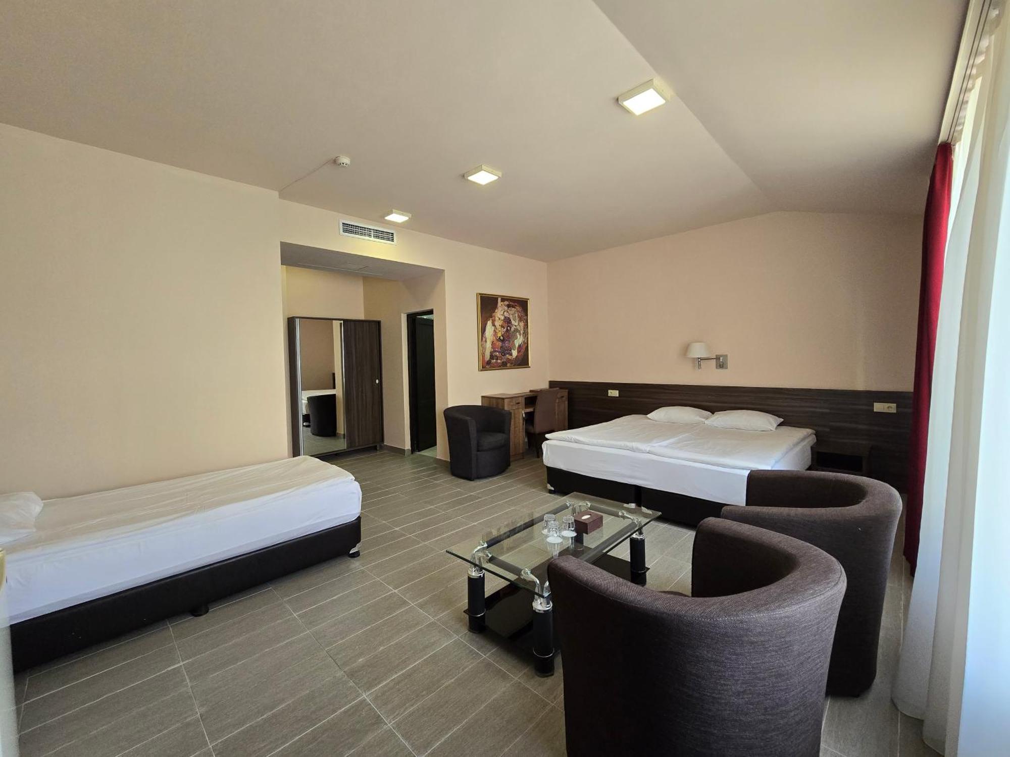 Yerevan Deluxe Hotel Zewnętrze zdjęcie