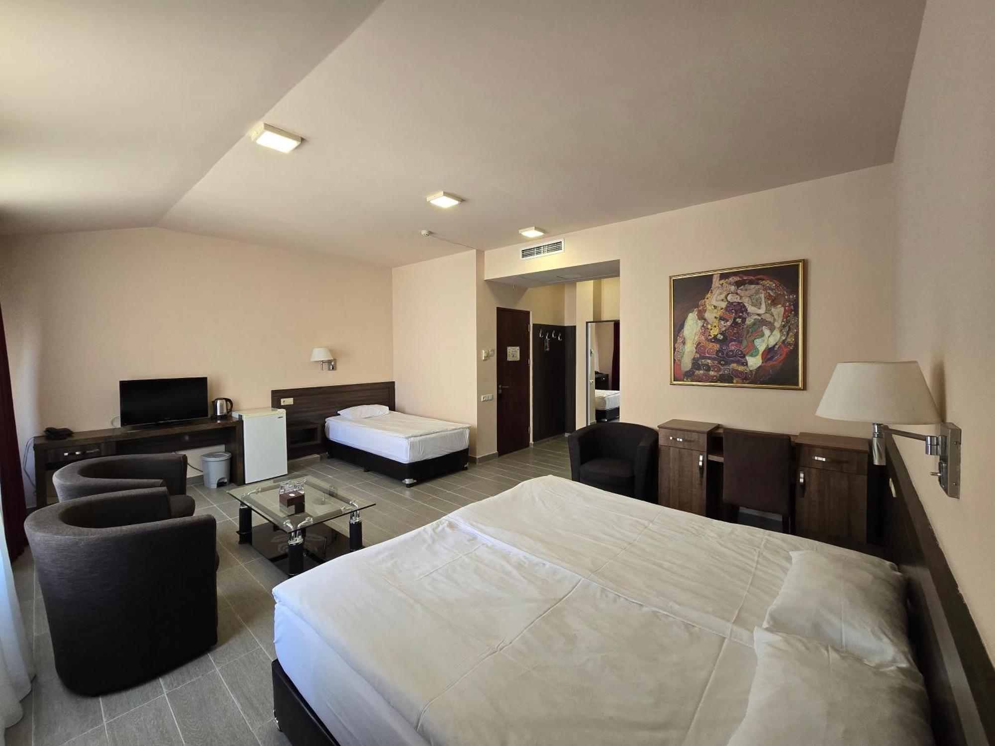 Yerevan Deluxe Hotel Zewnętrze zdjęcie
