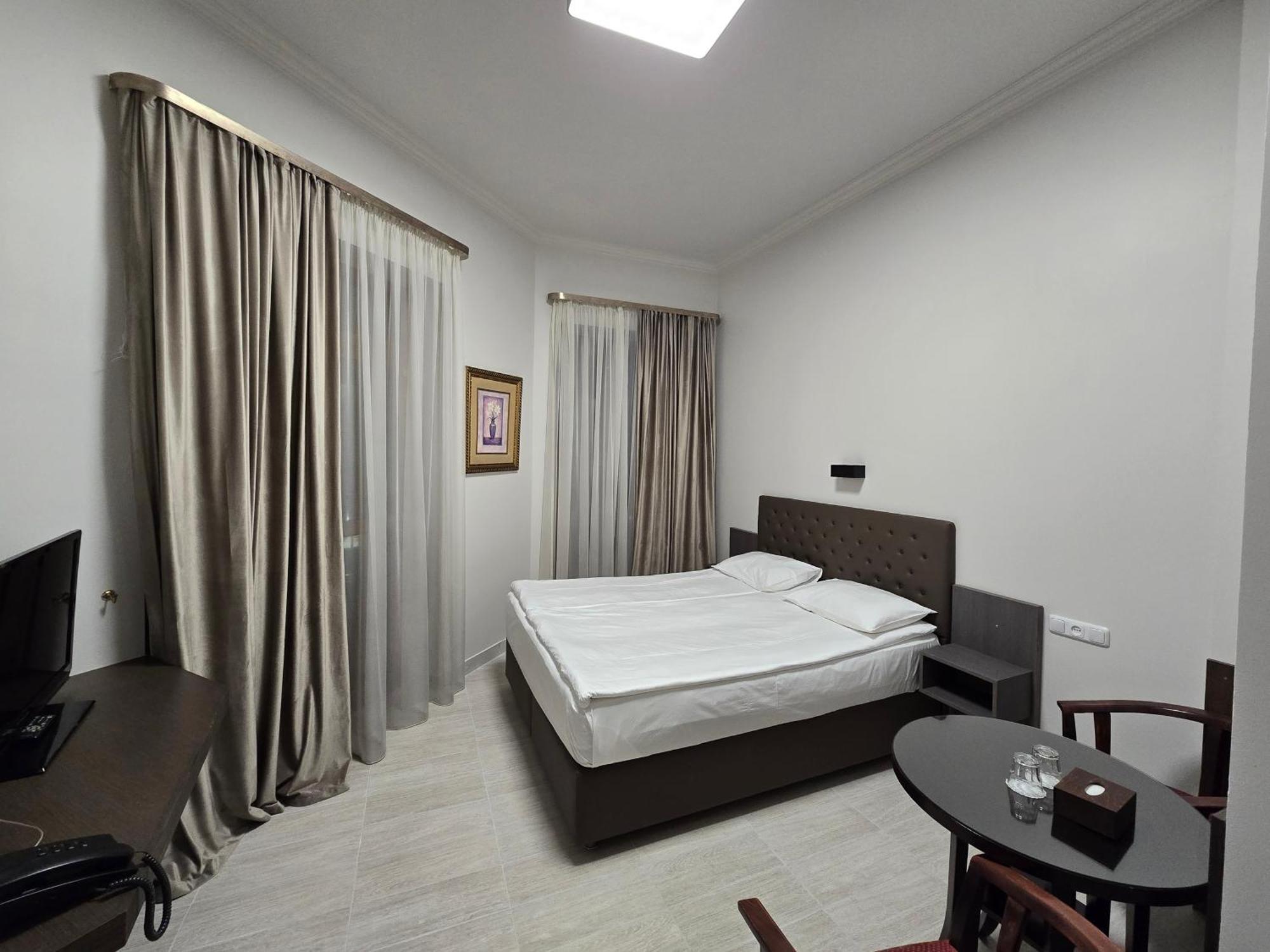 Yerevan Deluxe Hotel Zewnętrze zdjęcie