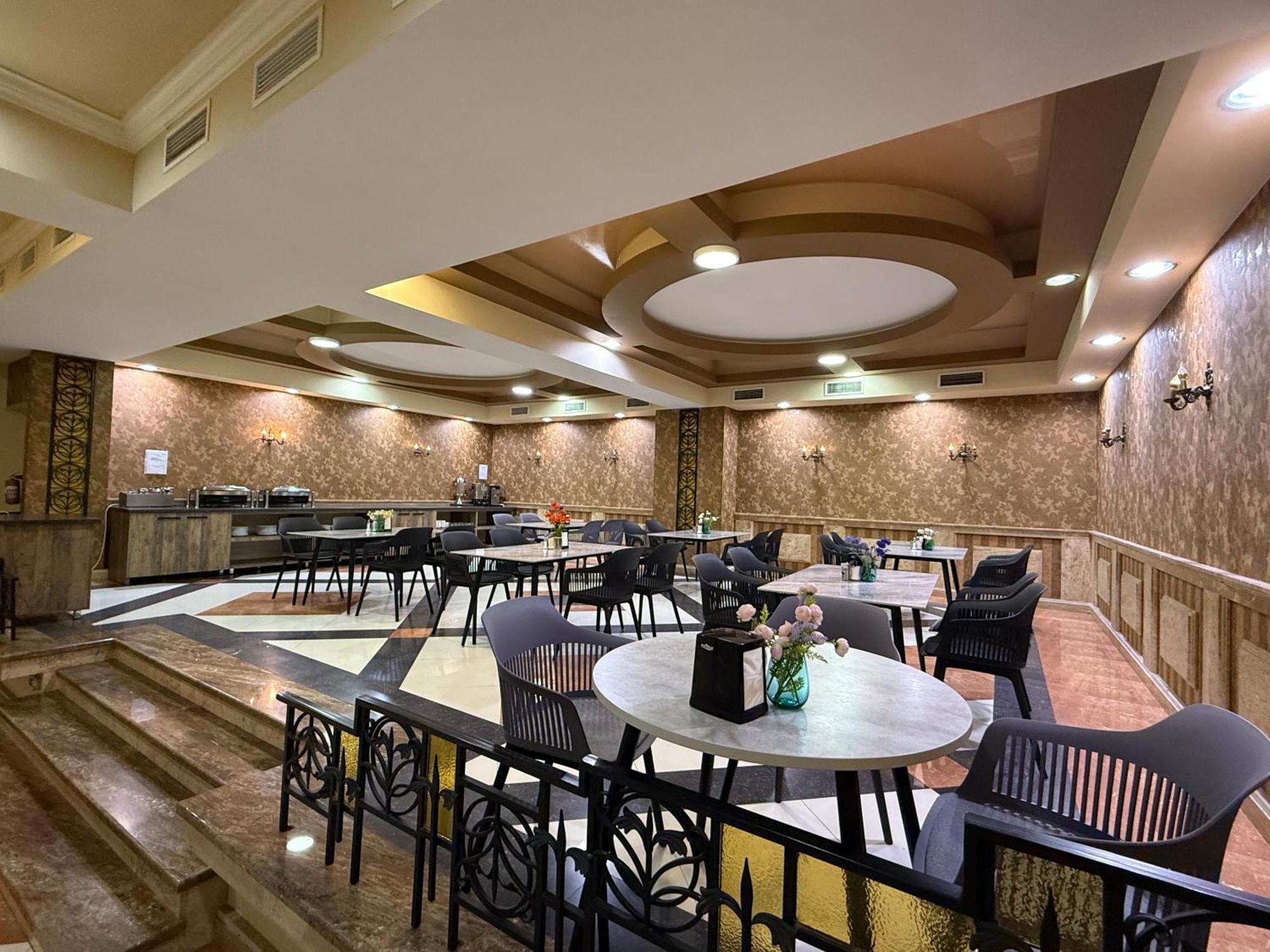 Yerevan Deluxe Hotel Zewnętrze zdjęcie