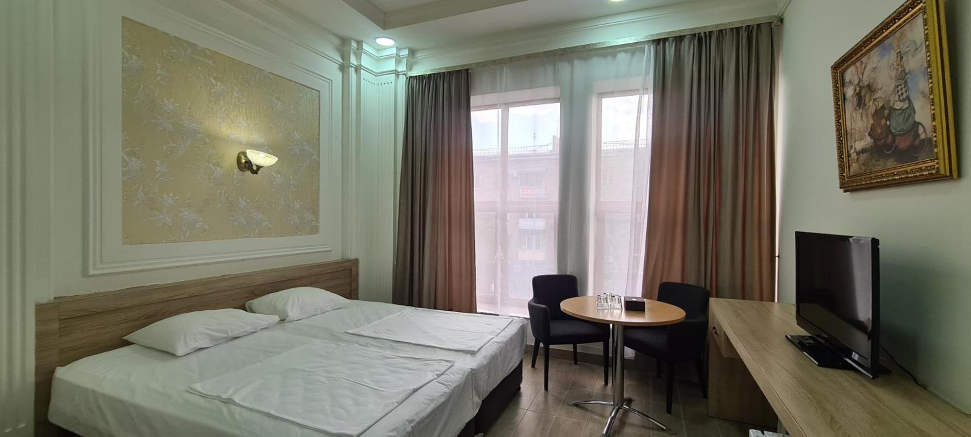 Yerevan Deluxe Hotel Zewnętrze zdjęcie