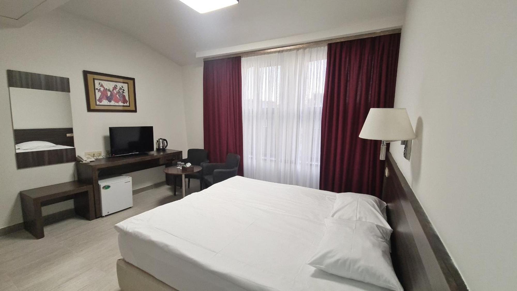 Yerevan Deluxe Hotel Zewnętrze zdjęcie