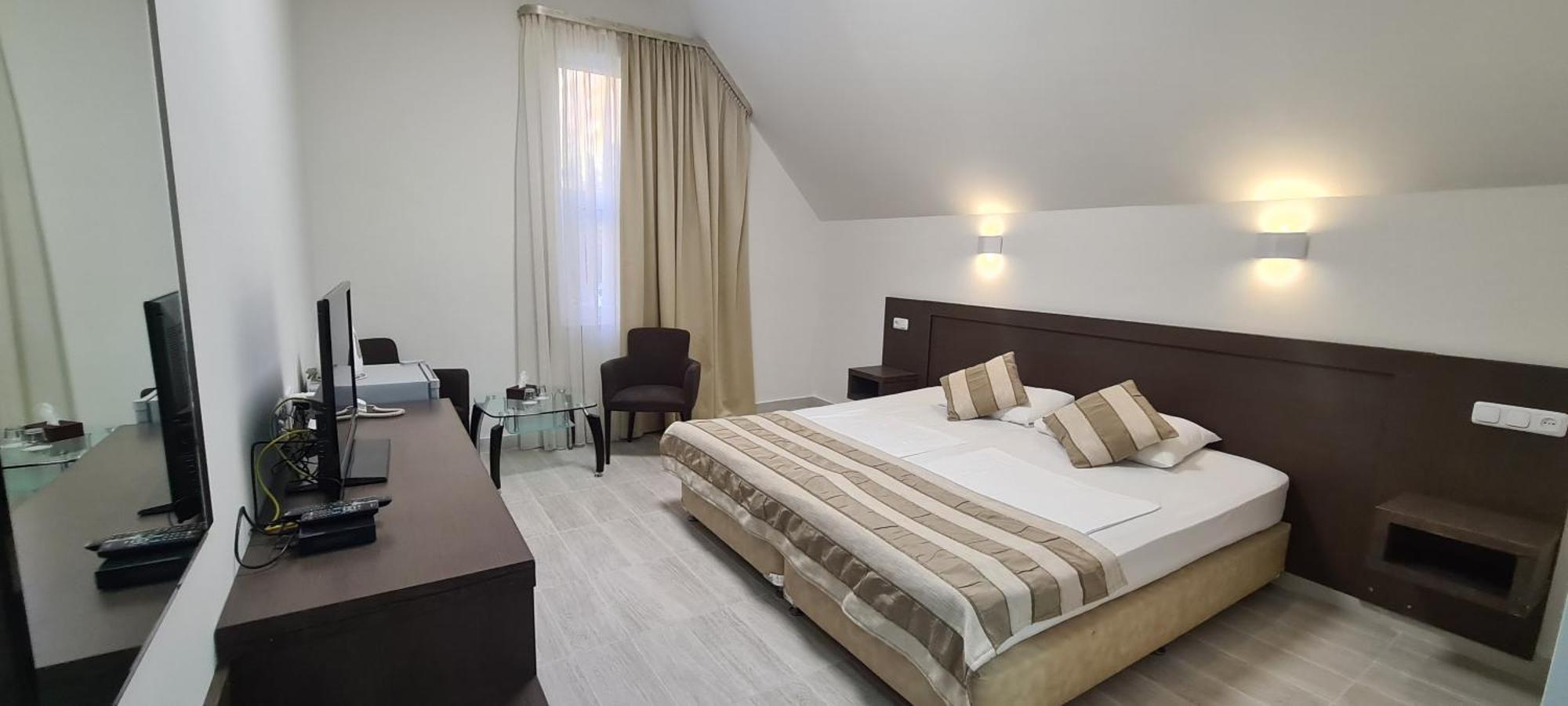 Yerevan Deluxe Hotel Zewnętrze zdjęcie