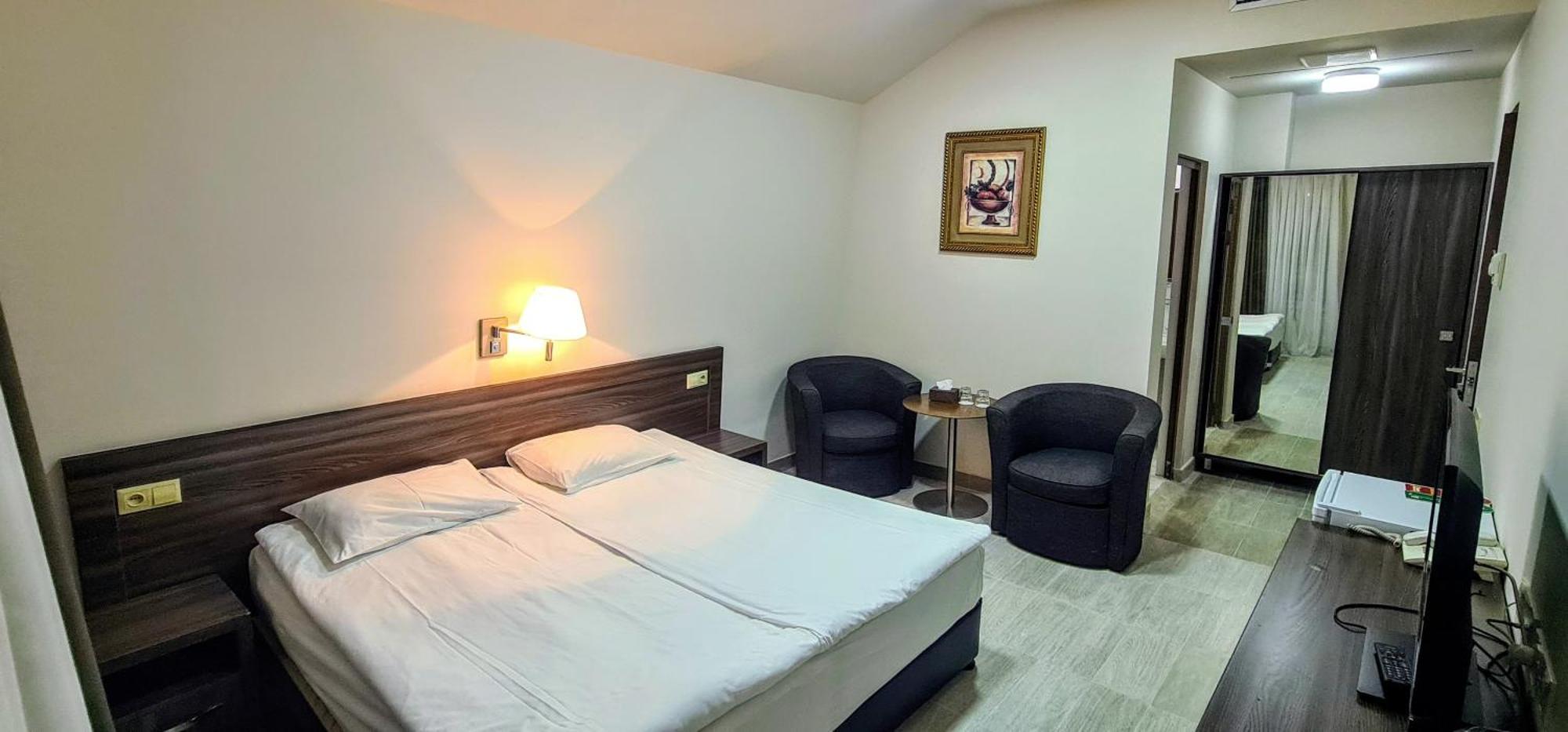 Yerevan Deluxe Hotel Zewnętrze zdjęcie