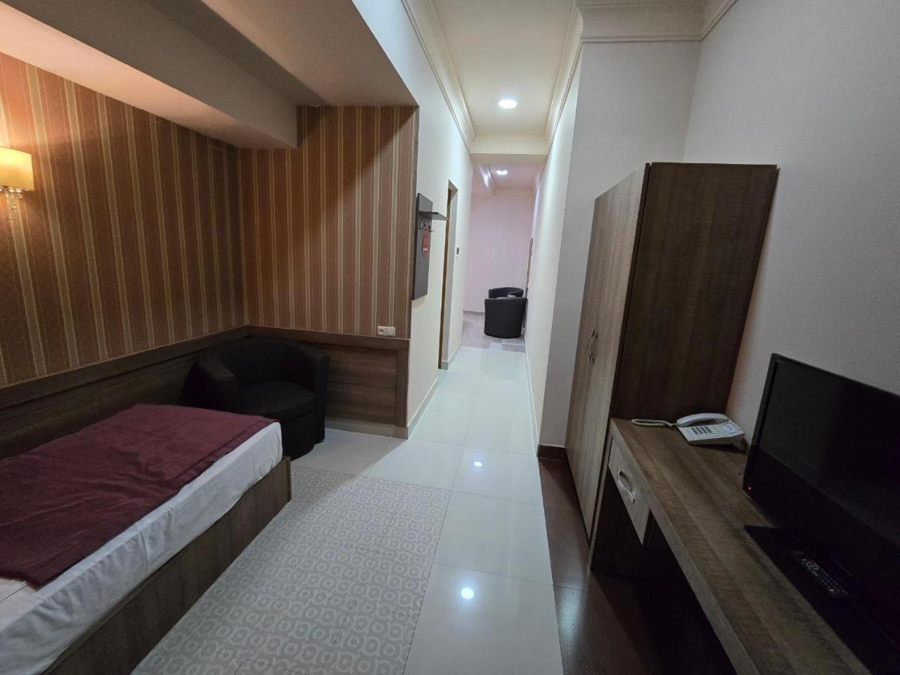 Yerevan Deluxe Hotel Zewnętrze zdjęcie