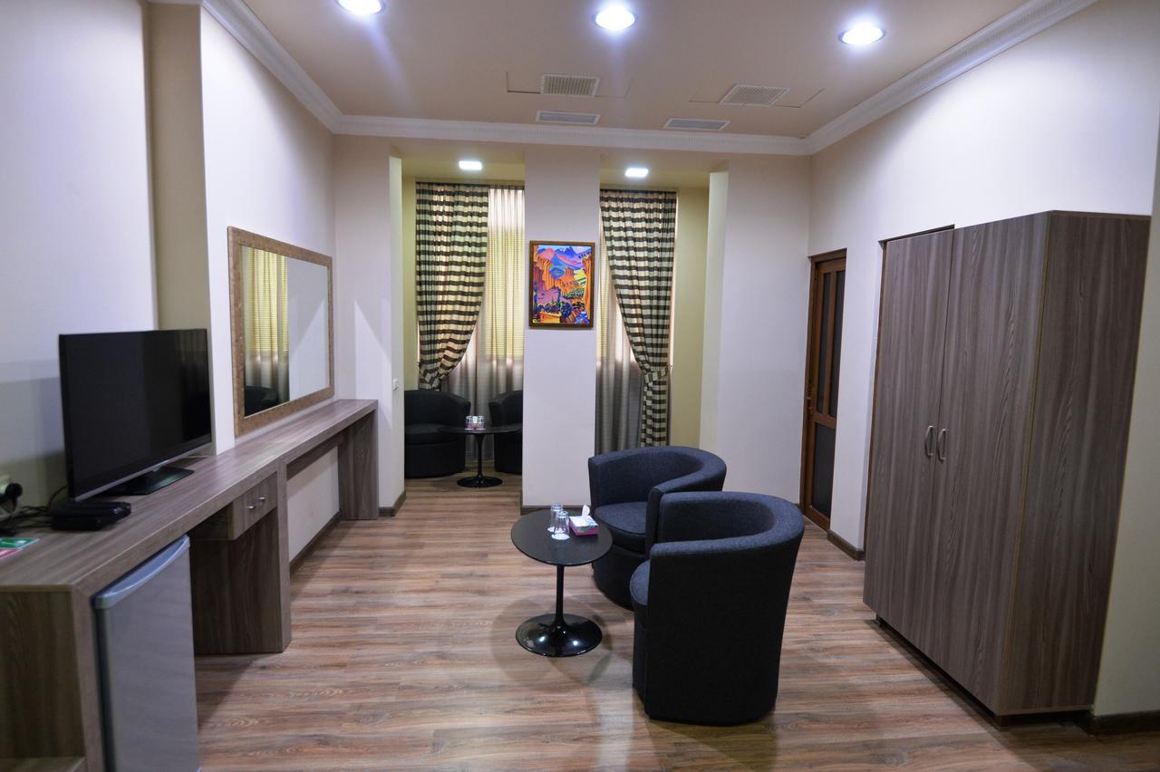 Yerevan Deluxe Hotel Zewnętrze zdjęcie