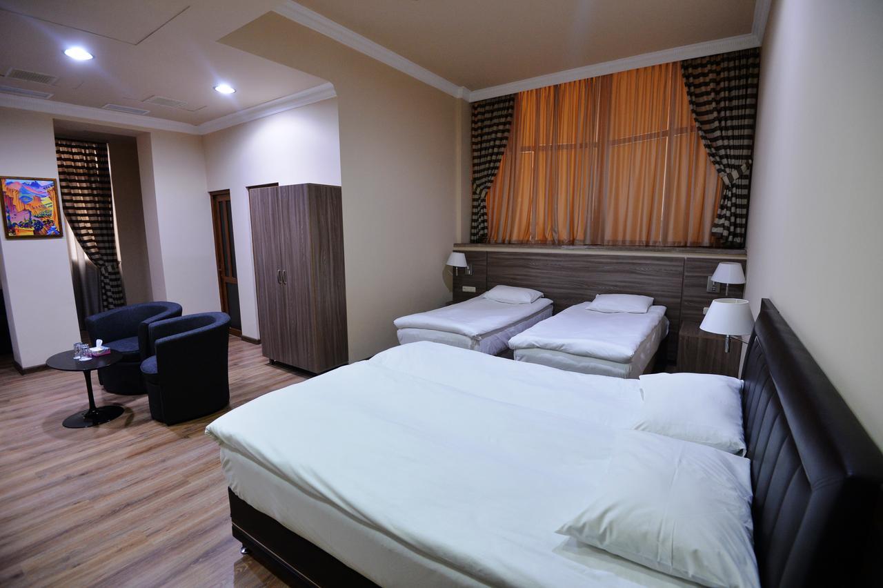 Yerevan Deluxe Hotel Zewnętrze zdjęcie